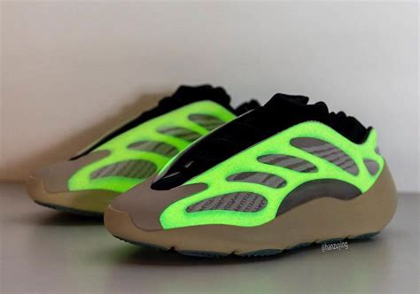 【OG版︰700V3】 异形 YEEZY 700 V3 “AZAEL” 货 